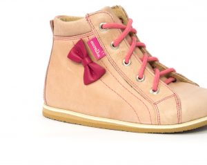 Eleganckie buciki dla dziewczynek.