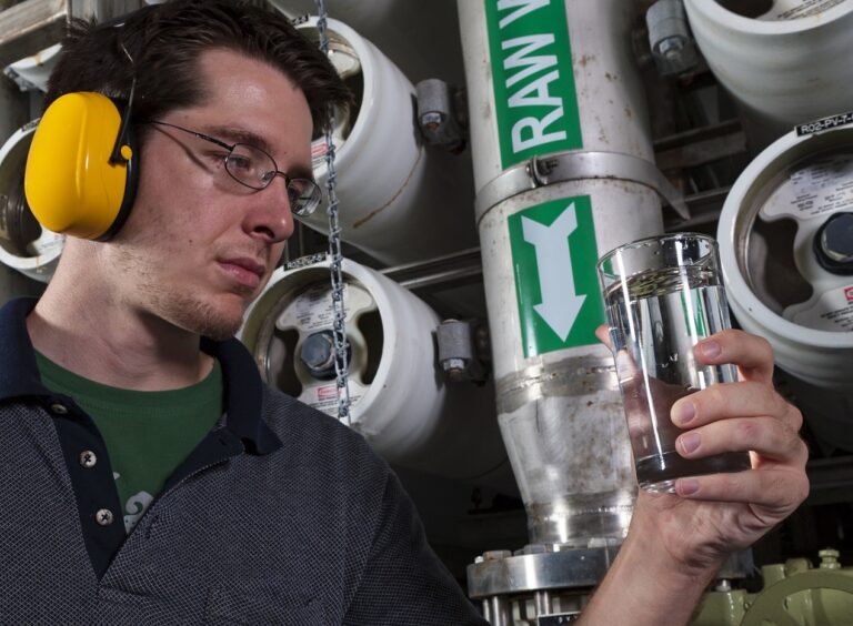 Gdzie warto stosować filtry do wody wykorzystujące technologię odwróconej osmozy?