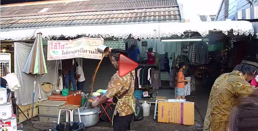 To co się dzieje, gdy prosimy o mrożoną herbatę w Tajlandii (WIDEO)