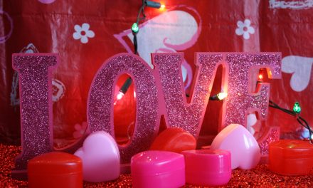 Rozgrzej partnera w Walentynki – 5 subtelnych i rozgrzewających gadżetów erotycznych idealnych na prezent