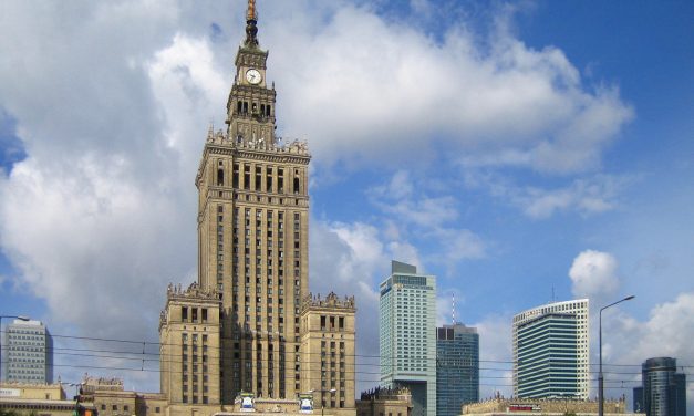 Wycieczki po Warszawie: kultowe miejsca w stolicy